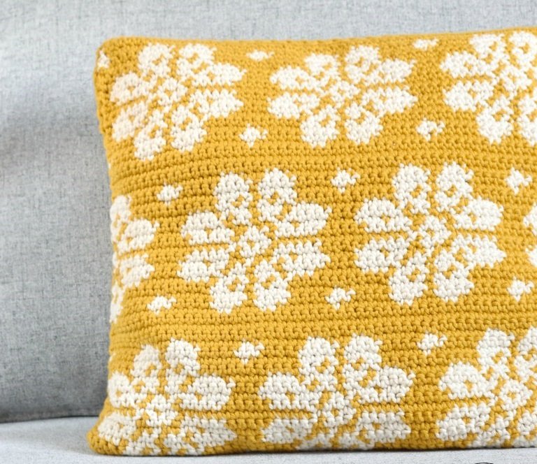 Travesseiro de Crochê de Tapeçaria com Flores Travesseiro de Crochê de Tapeçaria com Flores