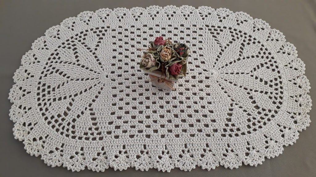 Bico de crochê para tapete oval