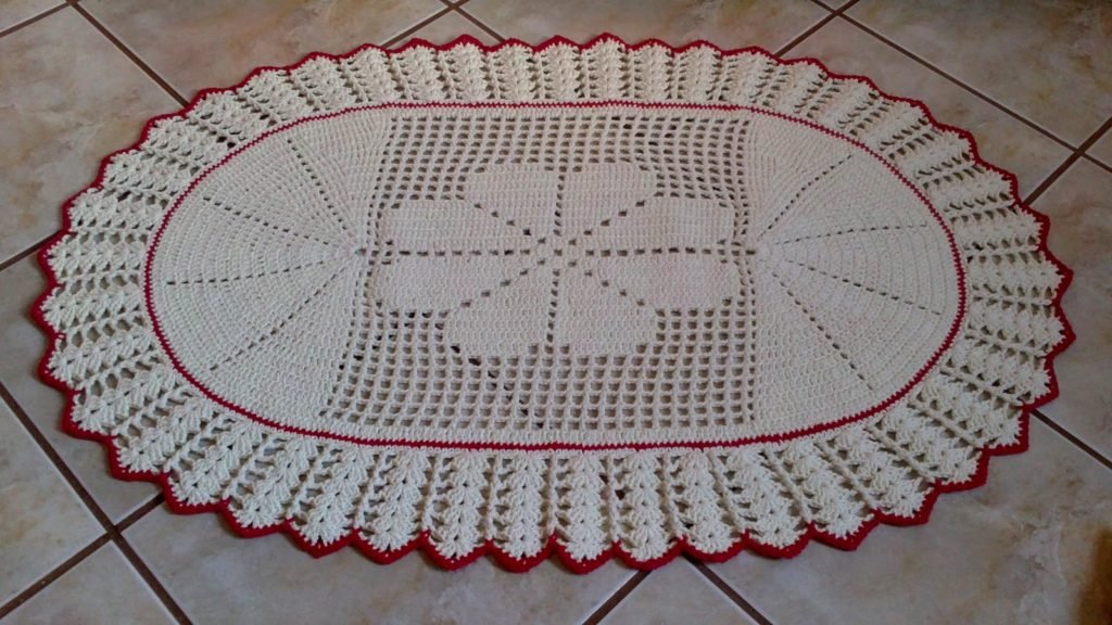 Bico de crochê para tapete oval
