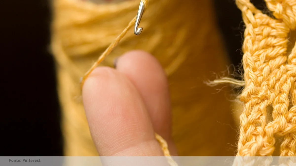 cropped de crochê colorido