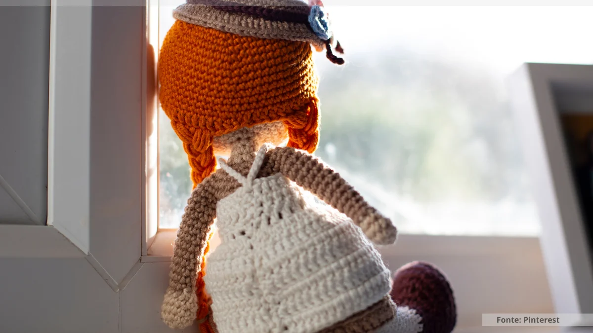 como fazer rosto de boneca amigurumi