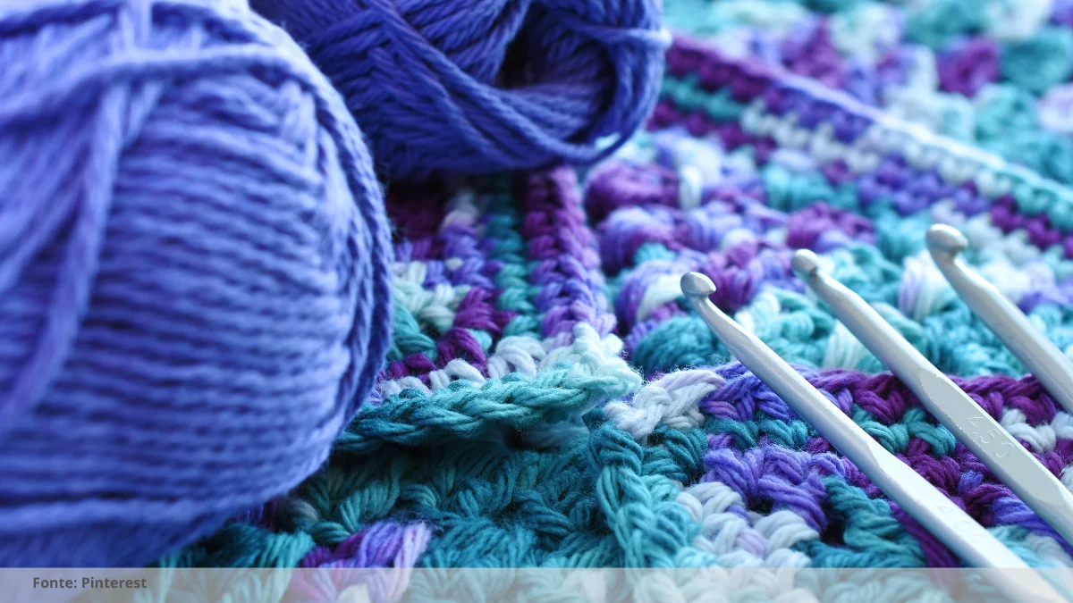 como fazer colcha de crochê em quadrados