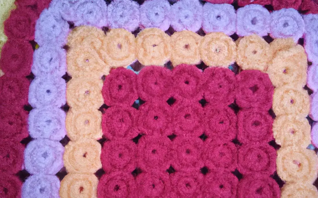 Colcha de crochê em quadrados Colcha de crochê em quadrados